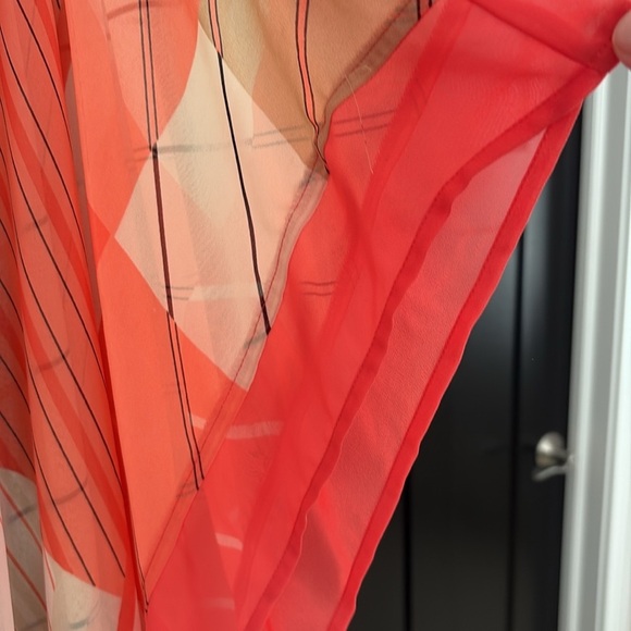 Lane Bryant Coral & Cream/Off White Geometric Asymmetrical Tunic. Size 22/24. - Picture 6 of 13